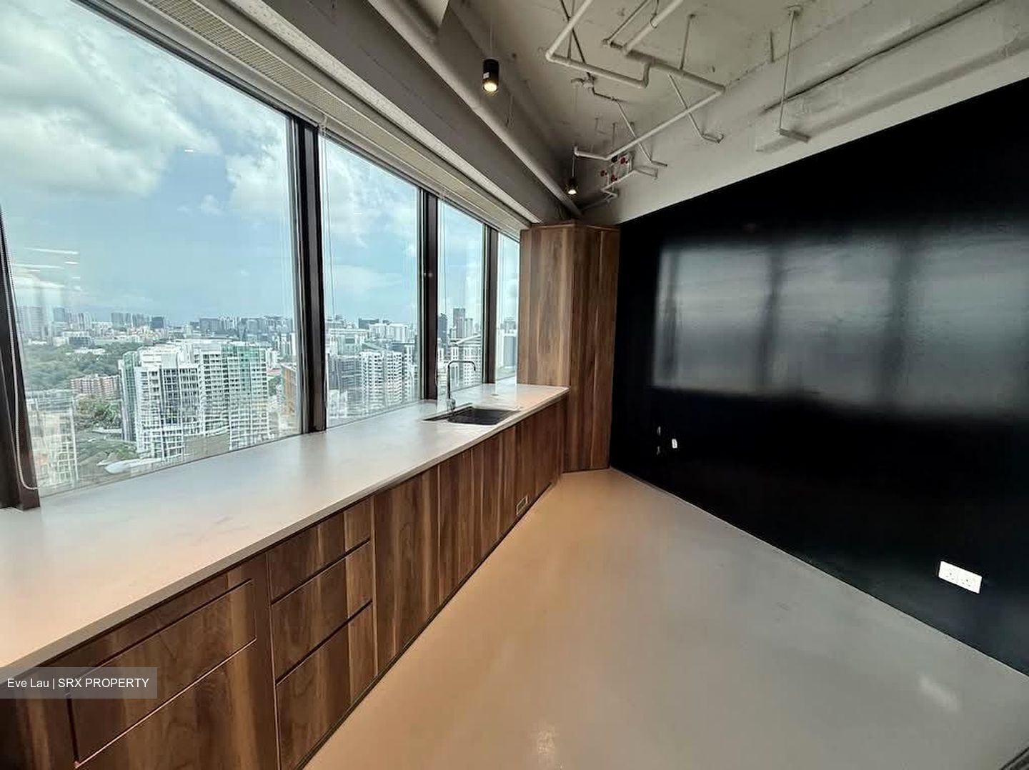 United Square (D11), Office #551522611